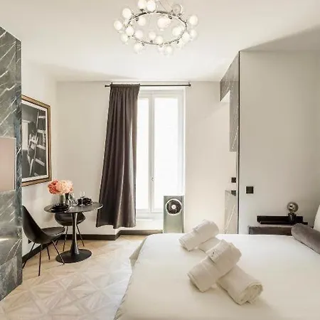 C3 Charming Getaway In 7th, Steps From Eiffel Tower