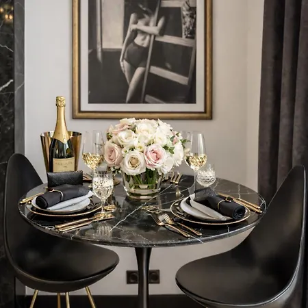 شقة C3 Charming Getaway In 7th, Steps From Eiffel Tower