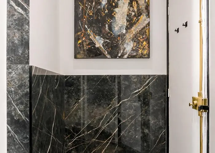 Appartamento C3 Charming Getaway In 7th, Steps From Eiffel Tower Parigi