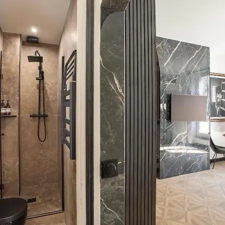 C3 Charming Getaway In 7th, Steps From Eiffel Tower *