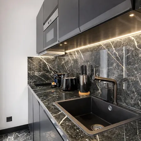 C3 Charming Getaway In 7th, Steps From Eiffel Tower Апартаменты Париж