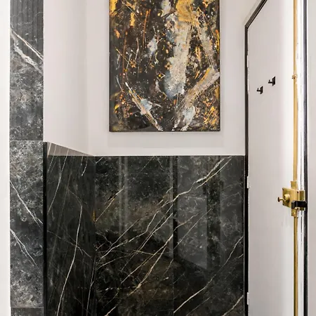 Apartment C3 Charming Getaway In 7th, Steps From Eiffel Tower Paris