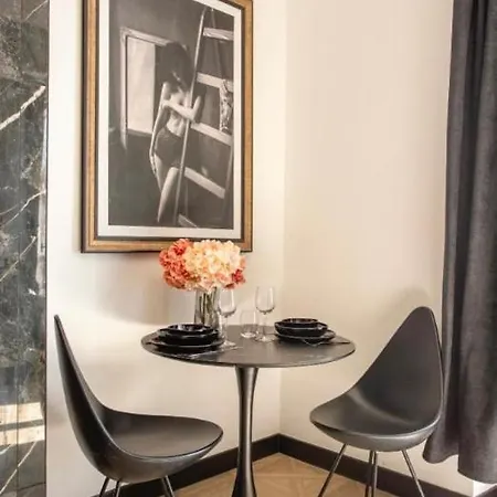 C3 Charming Getaway In 7th, Steps From Eiffel Tower *